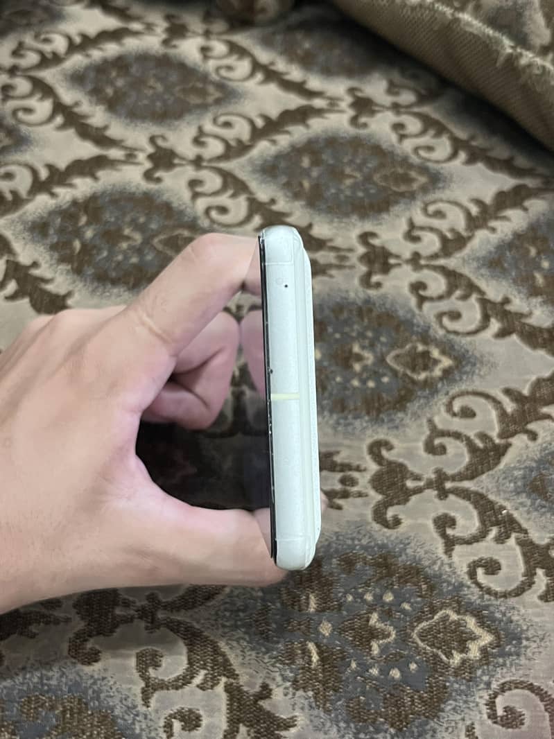 Google Pixel 7 4