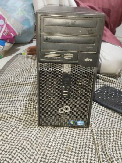 FUJITSU GIGA BYTE® COMPUTER