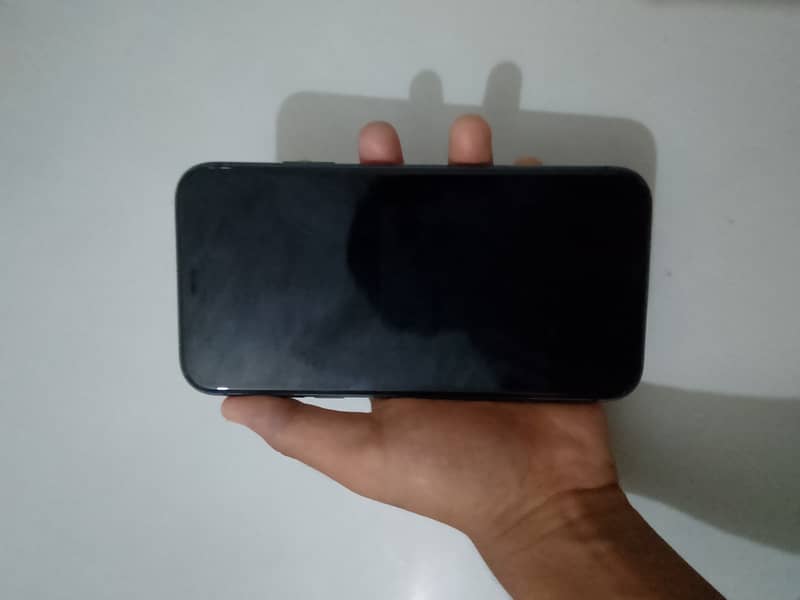 Apple iPhone 11 7