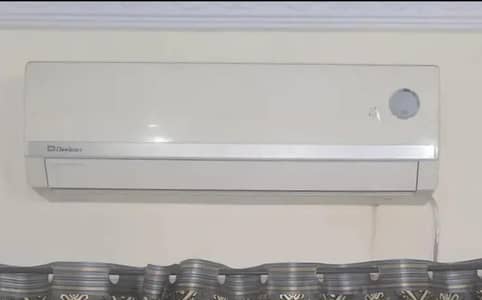 DAWLANCE 1 TON AIR CONDITIONER