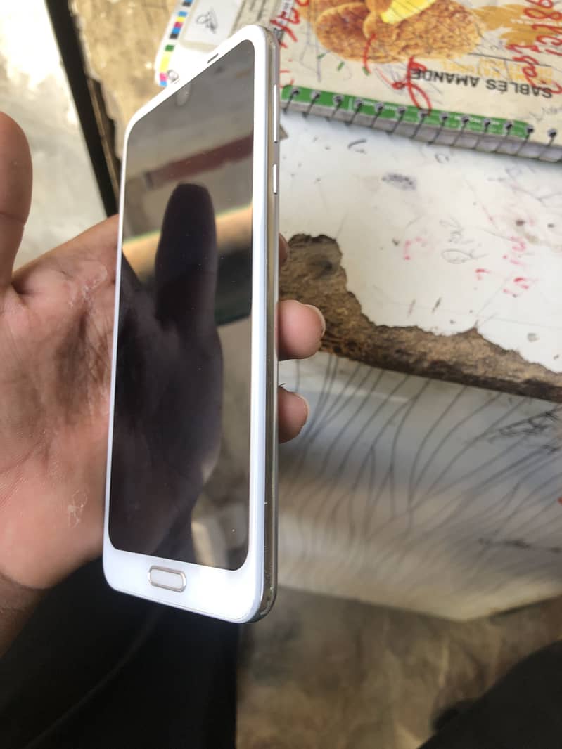 Sharp Aquos R2 2
