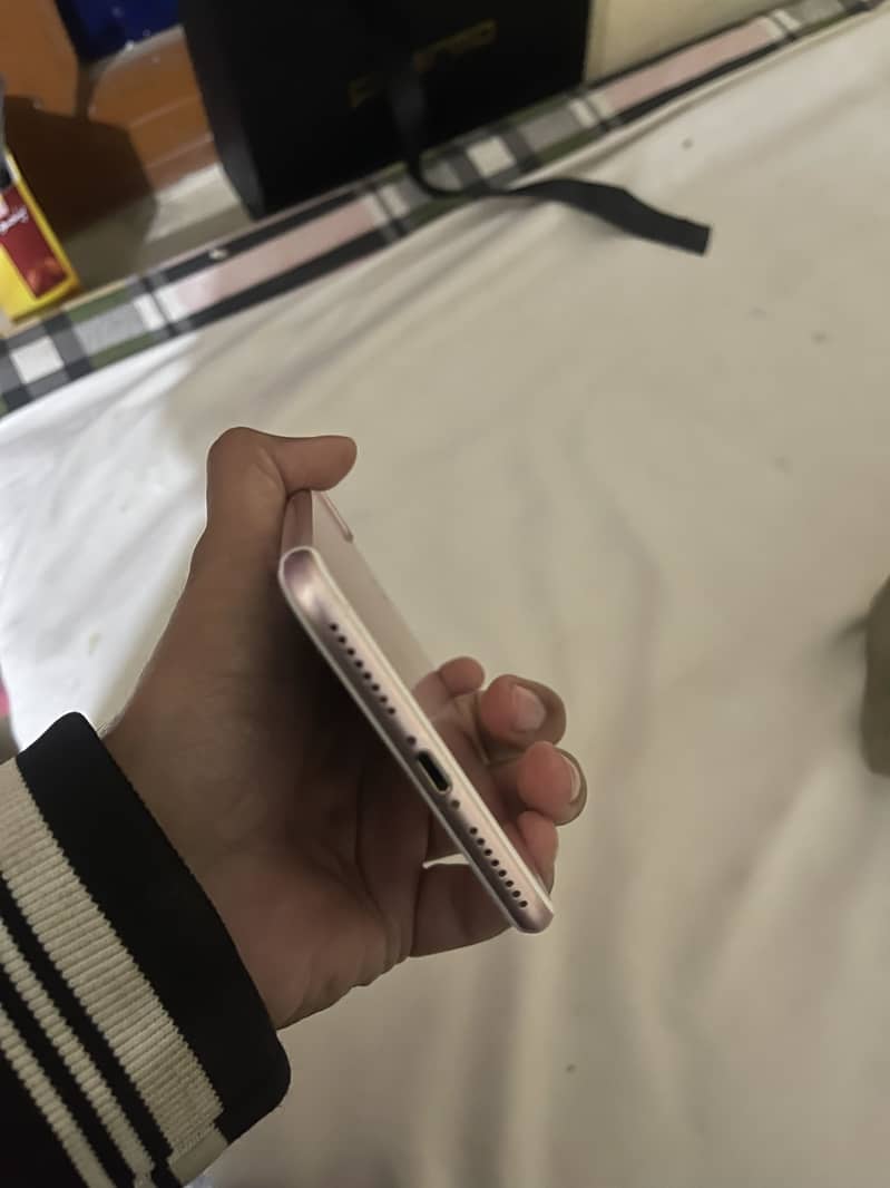 Apple iPhone 7 Plus 1