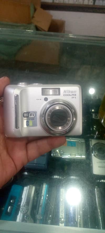 Nikon camera with rechargeable cell chager