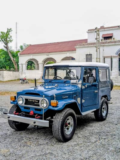 Toyota Land Cruiser FJ40 Jeep