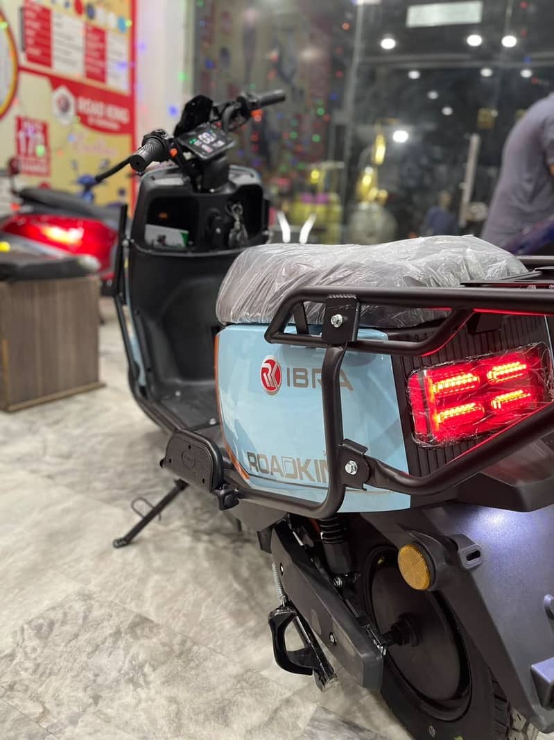 Ev scooty 3