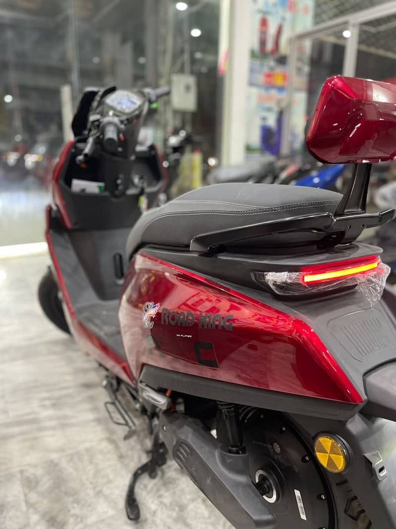 Ev scooty 9