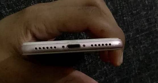 Apple iPhone 7 3