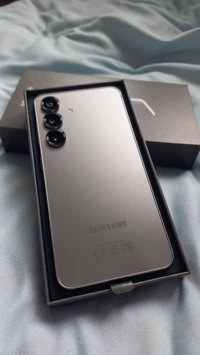 Samsung Mobile S25 non