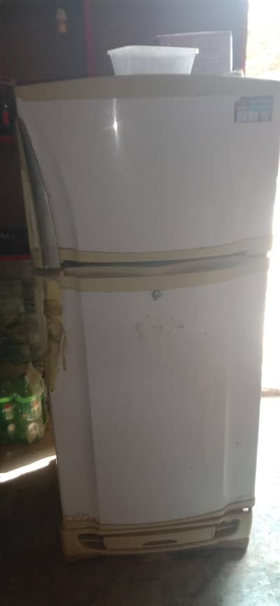 fridge for sale in condition 10/7 upr wla Khana bilkul ok ha