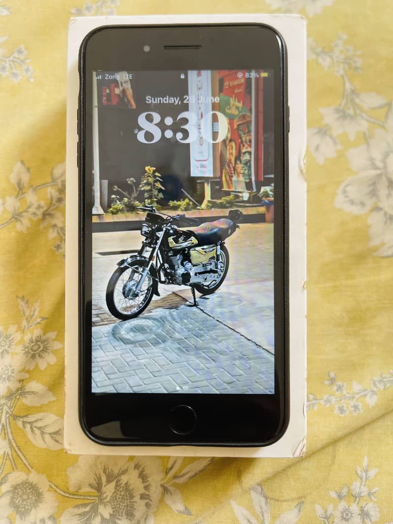 Apple iPhone 8 Plus 1