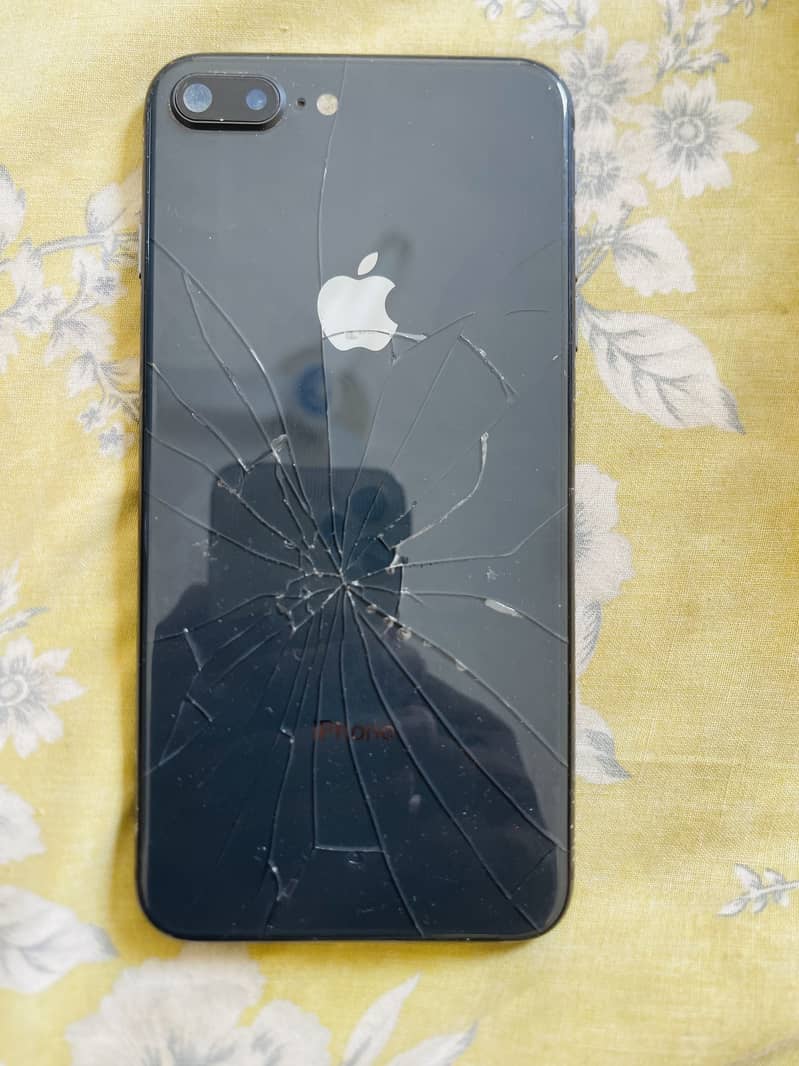 Apple iPhone 8 Plus 2