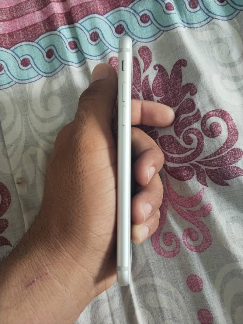 Apple iPhone 7 1