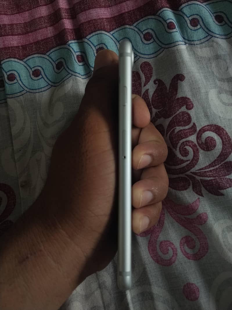Apple iPhone 7 3