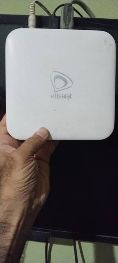 Etisalat Android box 4K with regional voice remote