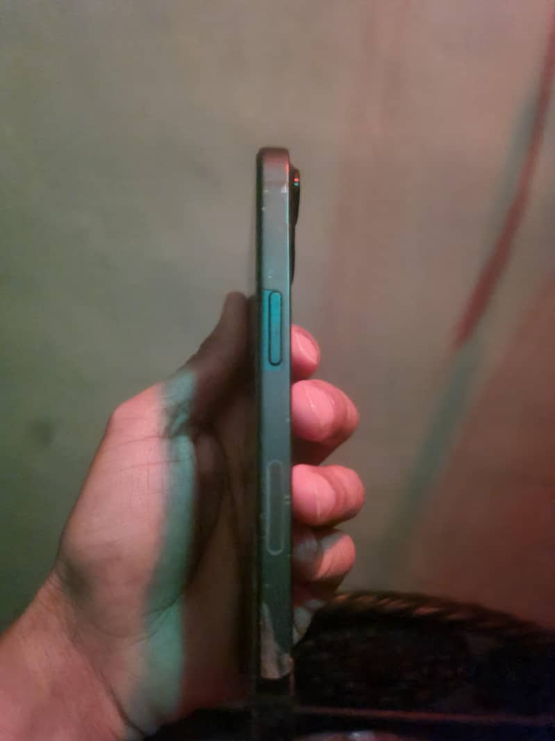 Apple iPhone 13 5