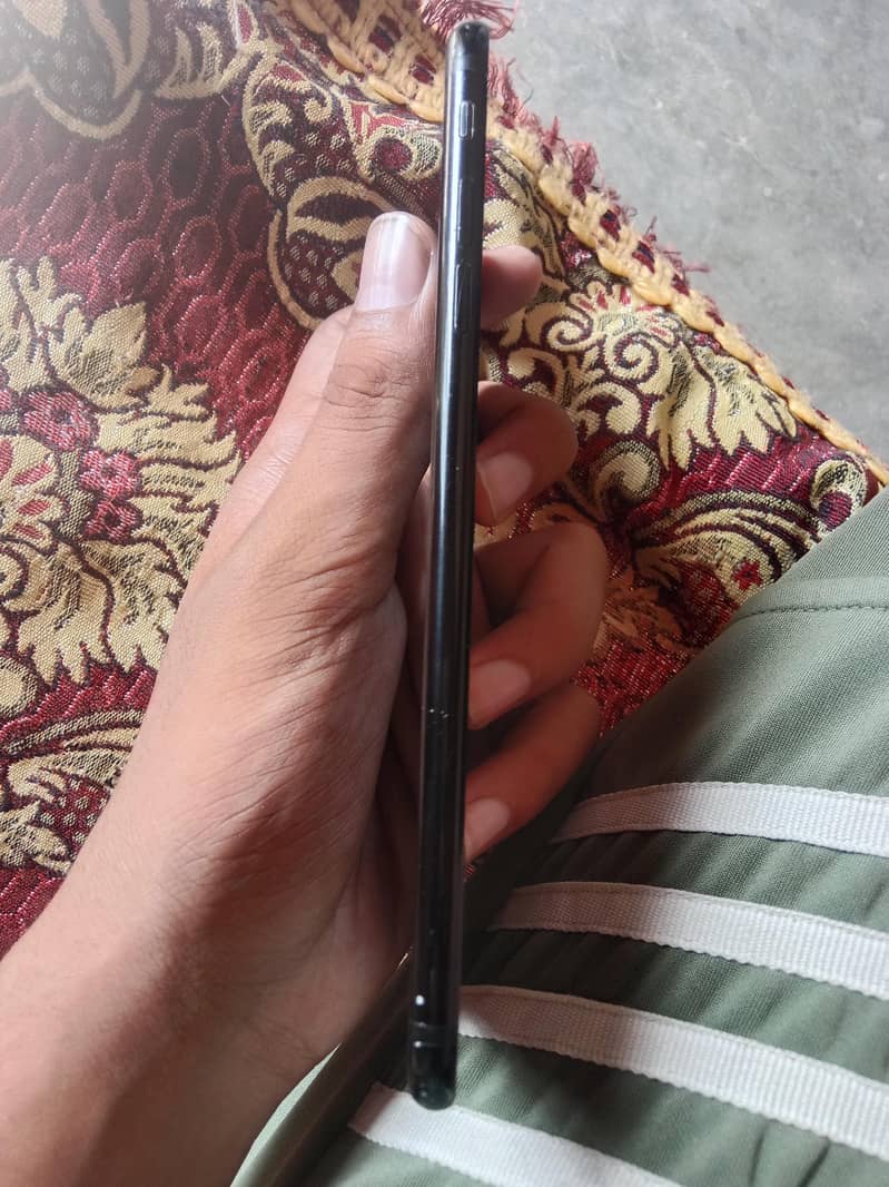 Apple iPhone 7 Plus 2