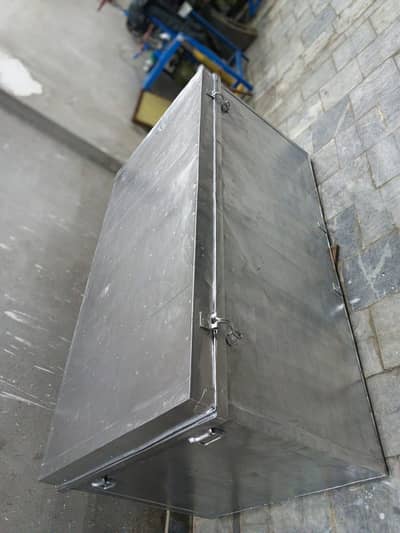 Iron Trunk / peti neat and clean in fresh condition 3by6