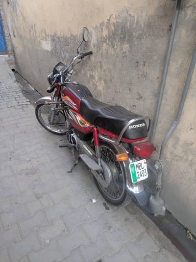 honda 70 for sale 19.20  bata nbr 0.3. 0.4. 41.47. 42.4