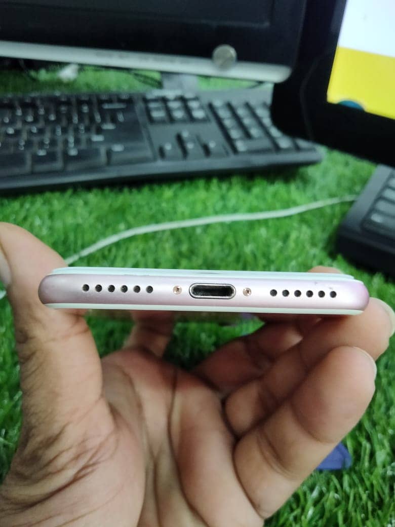 Apple iPhone 7 6