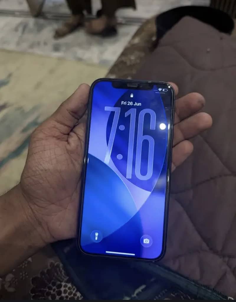 iPhone 12 0