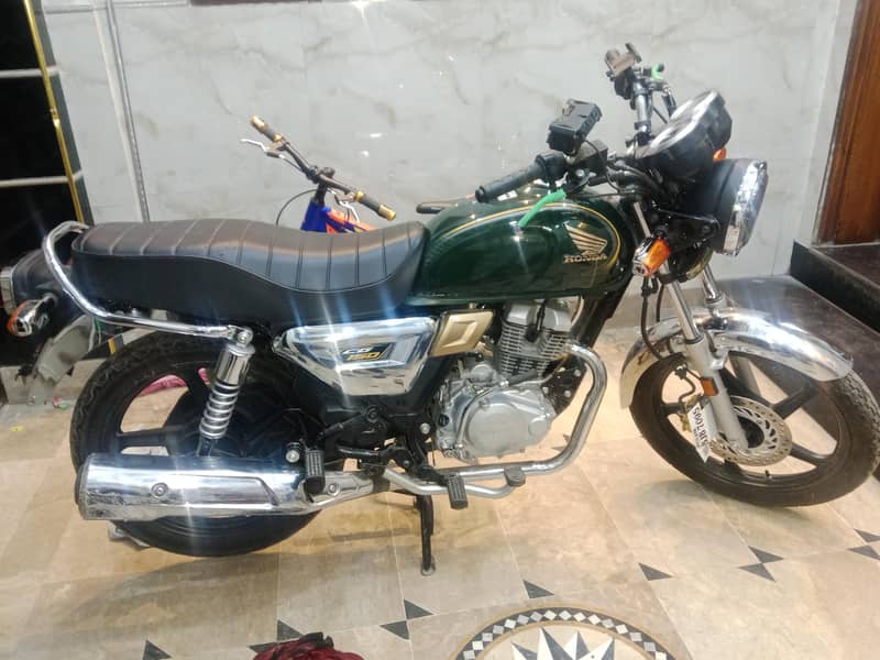 بہترین کنڈیشن میں ہے فوری سیل کرنی ہے 1