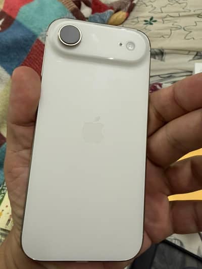 17 air  1 t. b 1000 gb 15 dayes used only 4 month sim