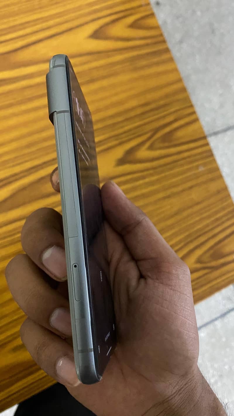 Google Pixel 8 6