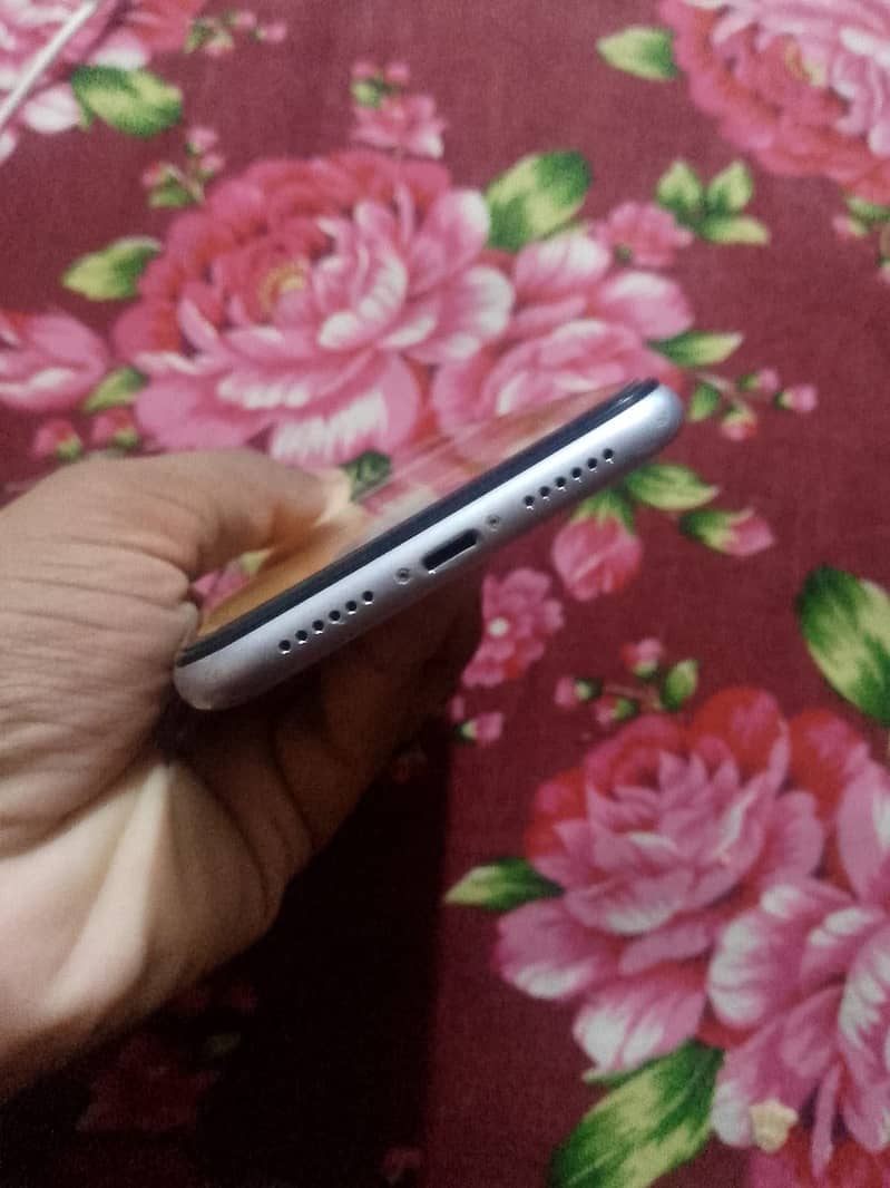 Apple iPhone 11 3