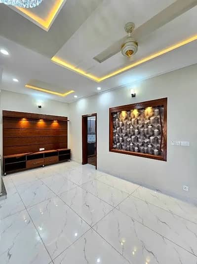 G 13 14 MARLA HOUSE UPAR POTION AVAILABLE FOR RENT