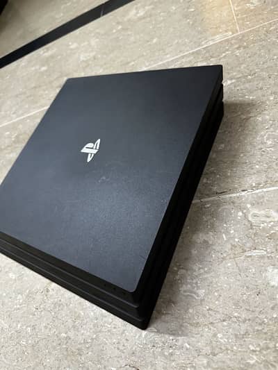 PS4 pro 1 tb along with accessories for sale