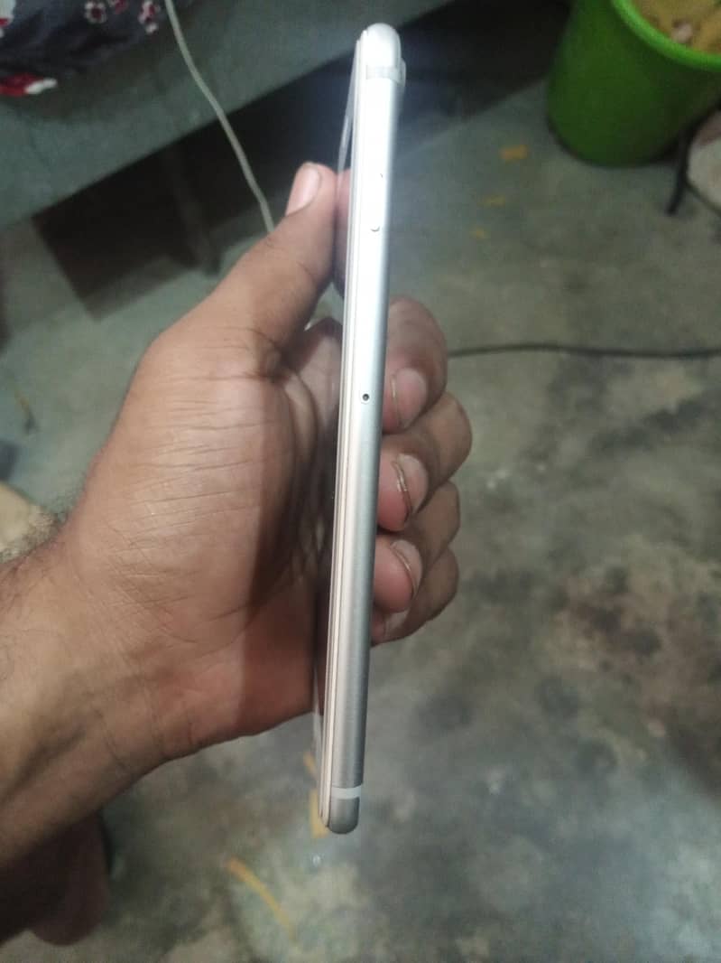 Apple iPhone 7 Plus 2