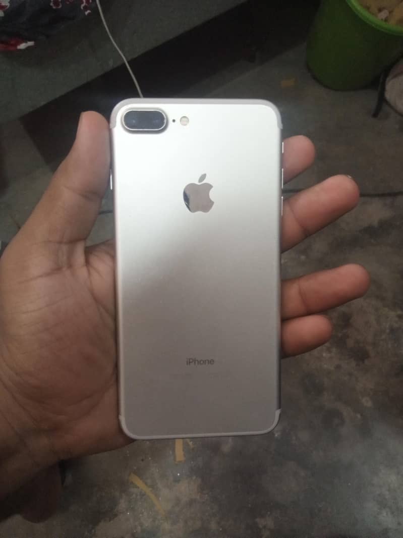 Apple iPhone 7 Plus 3