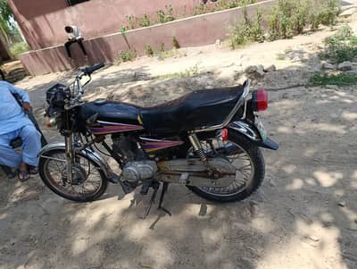 125 Honda good condition. one hand us. 03209495793