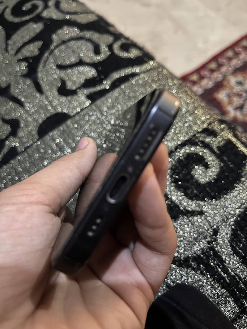 Apple iPhone 15 Pro 2
