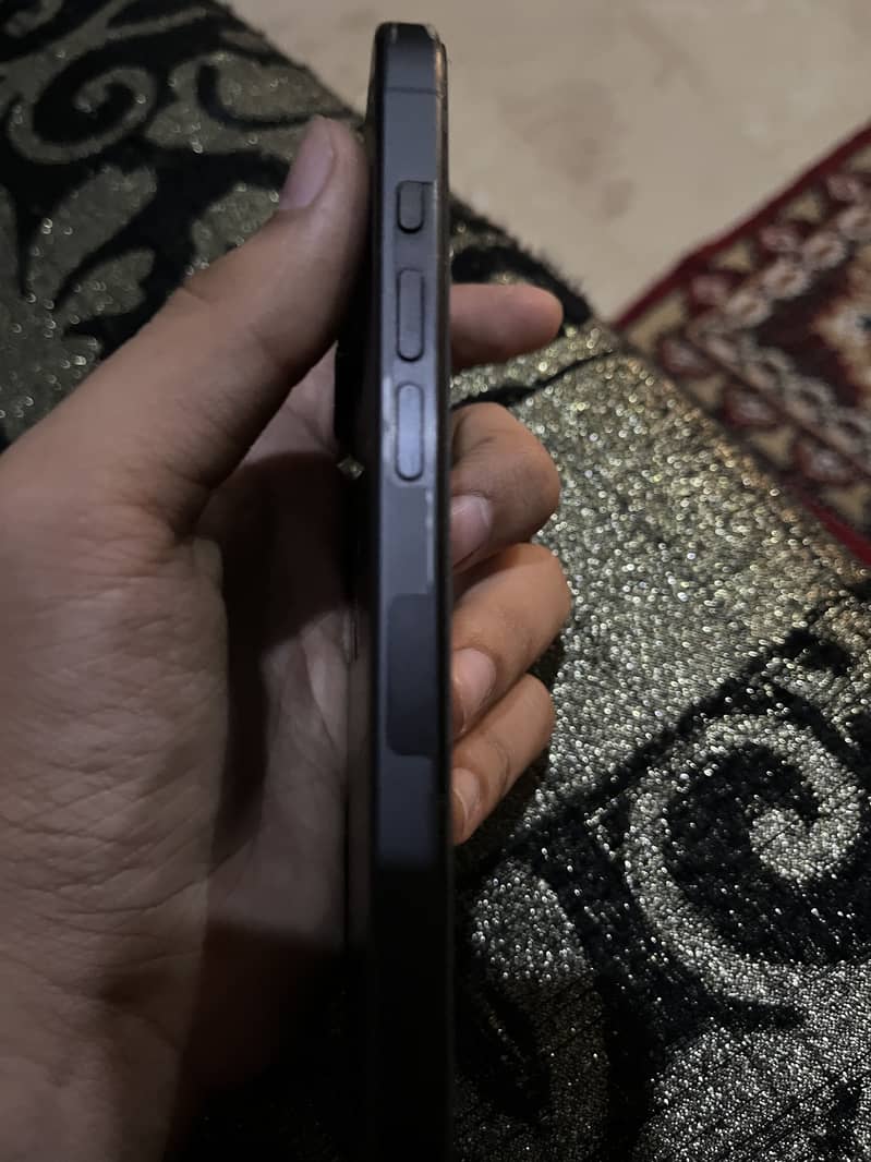 Apple iPhone 15 Pro 3