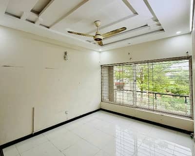1 Kanal House Situated In E-11/3 For Sale