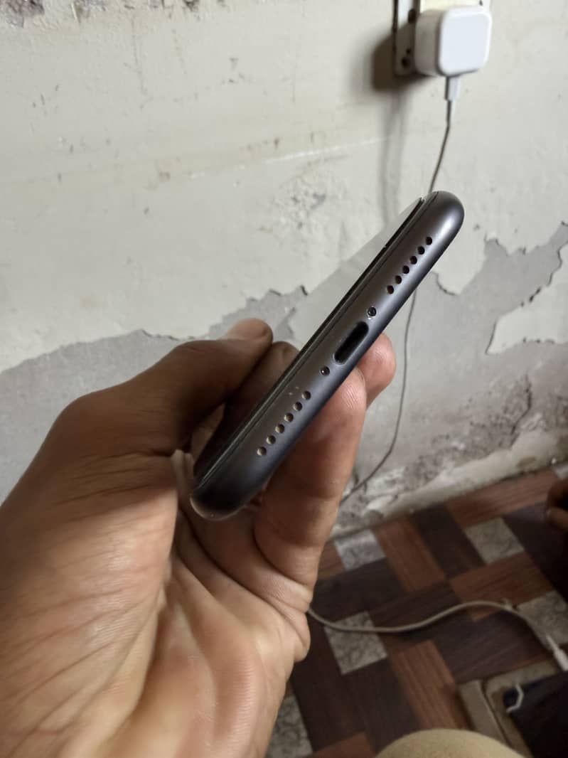 Apple iPhone 11 3