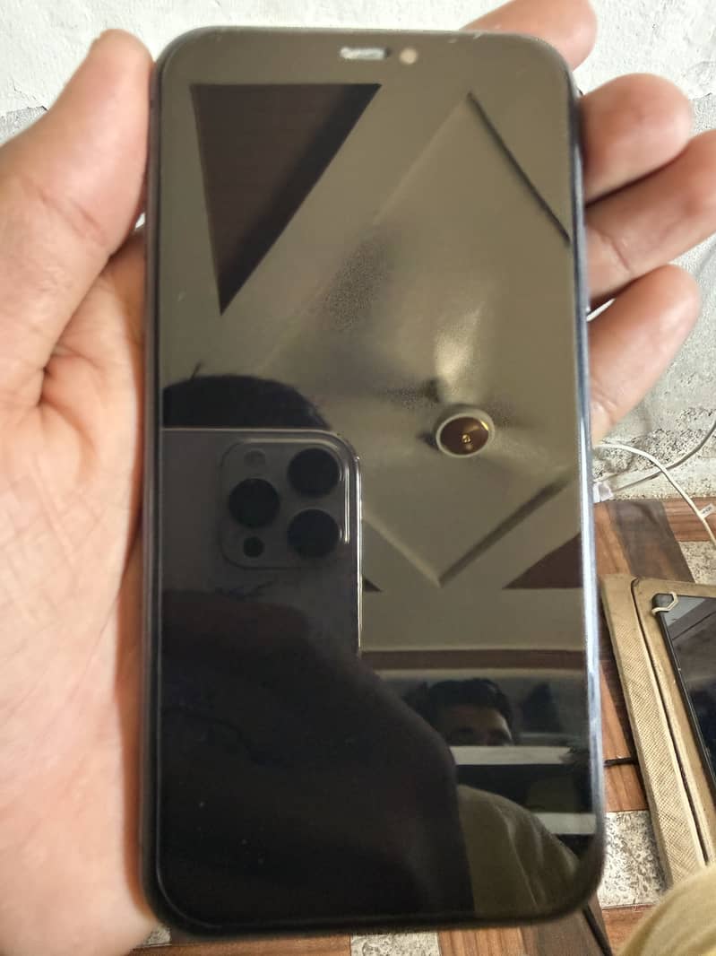 Apple iPhone 11 4