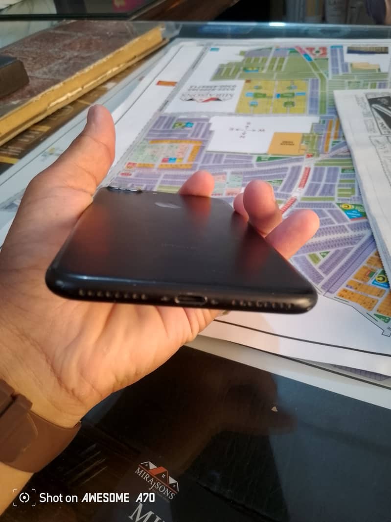 Apple iPhone 7 Plus 1