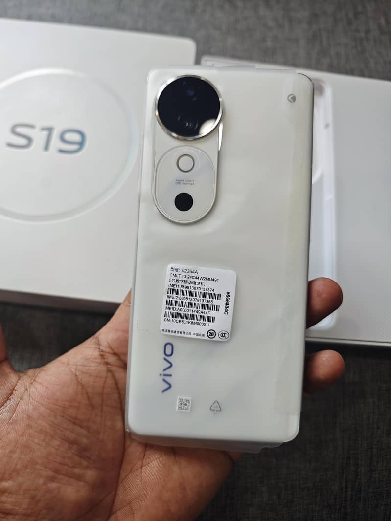 Vivo S19 1