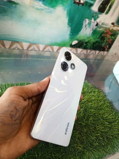 Infinix Hot 30  8+8 = 128