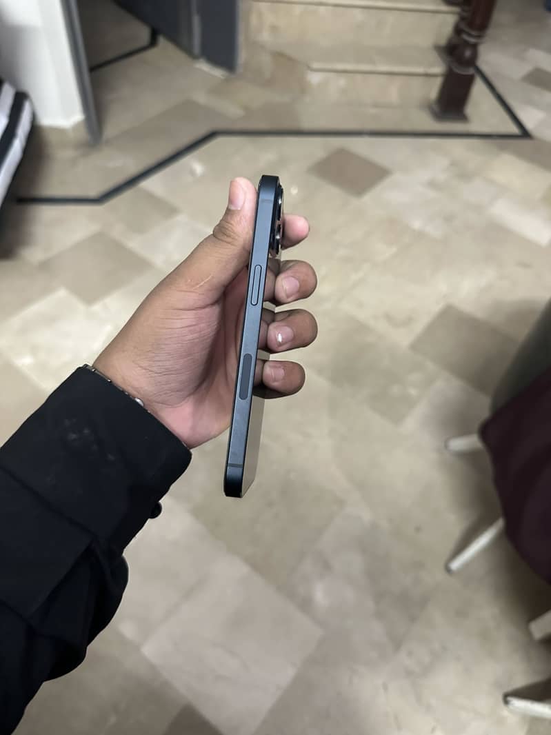 Apple iPhone 13 7