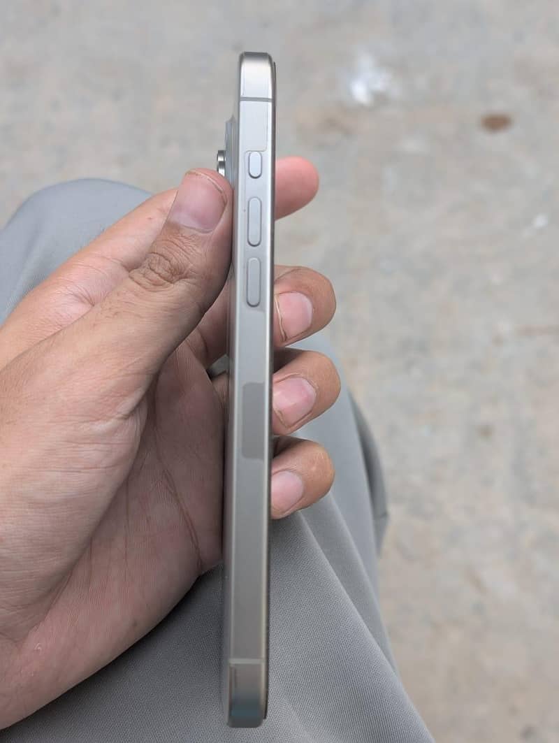 Apple iPhone 15 Pro Max 2