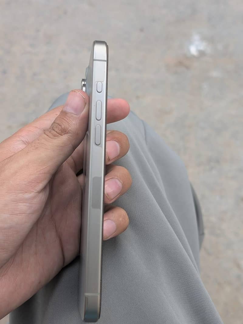 Apple iPhone 15 Pro Max 3