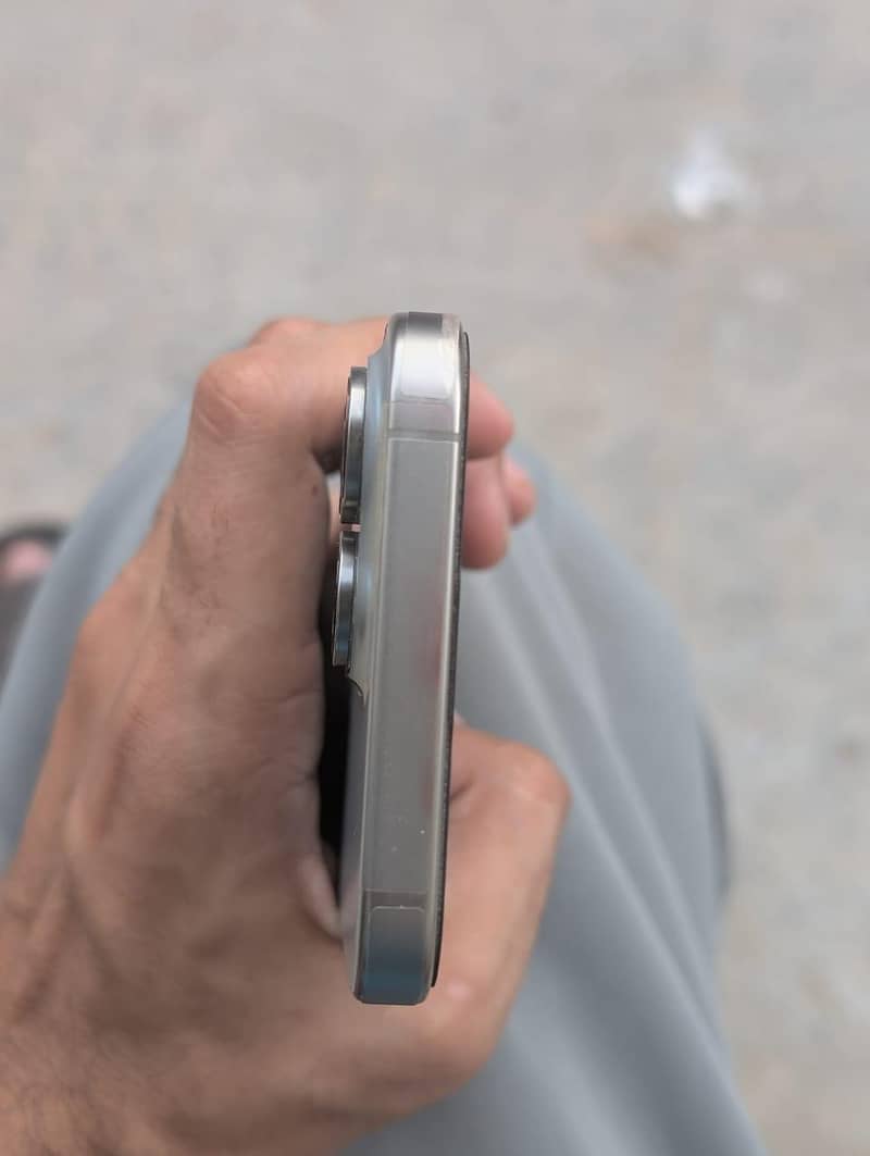 Apple iPhone 15 Pro Max 4