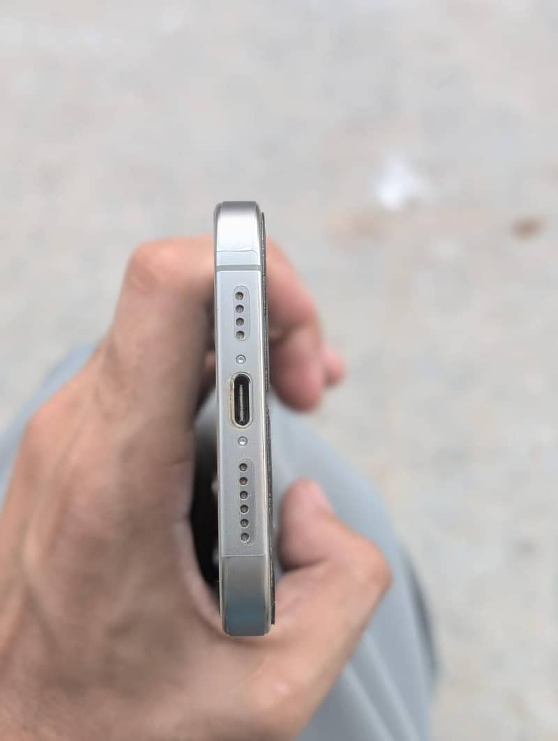 Apple iPhone 15 Pro Max 5