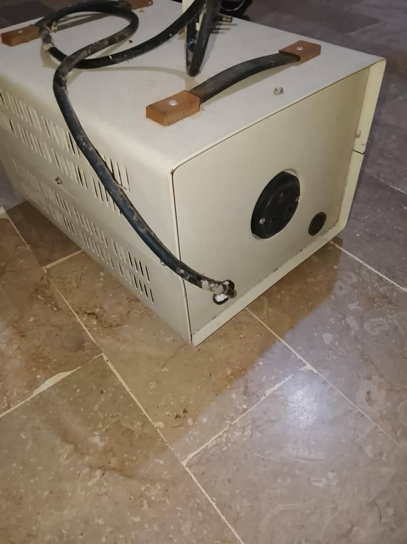 3000 WATTS AUTOMATIC VOLTAGE STABILIZER 3