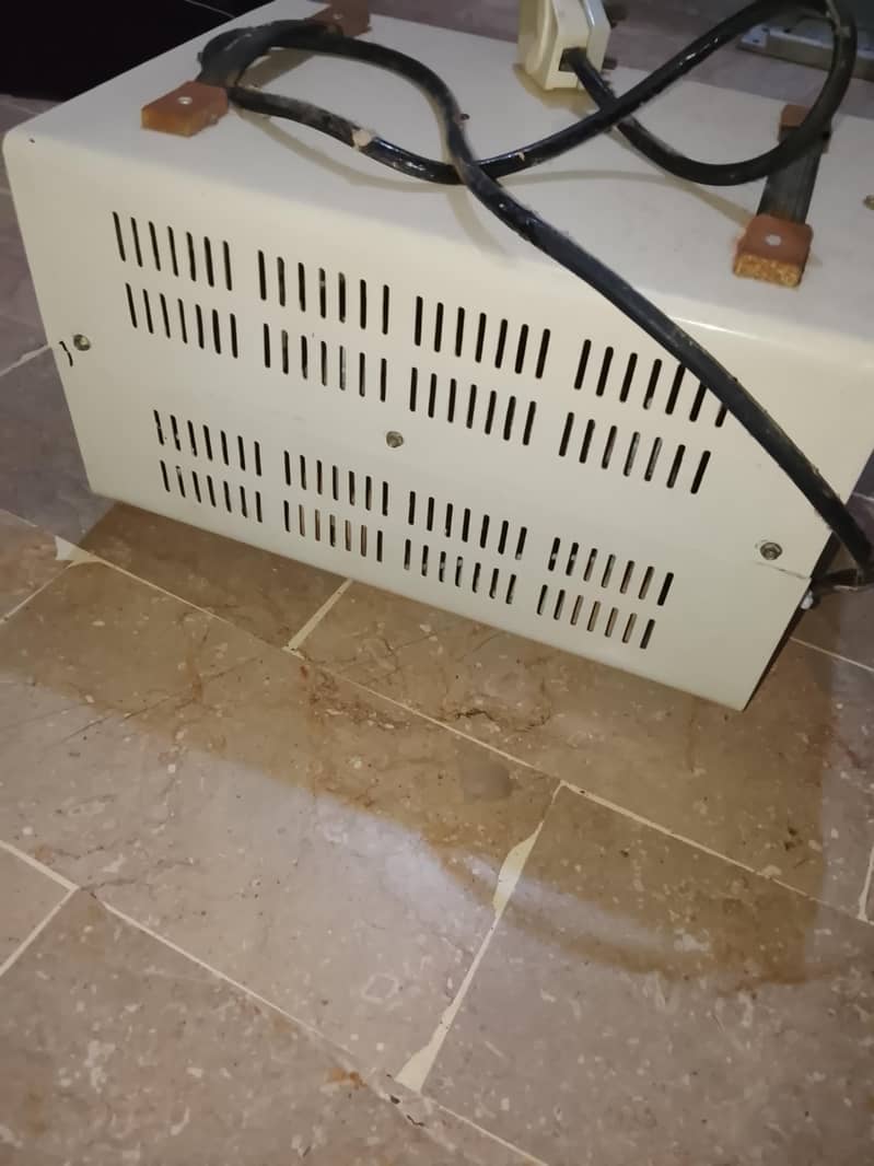 3000 WATTS AUTOMATIC VOLTAGE STABILIZER 4