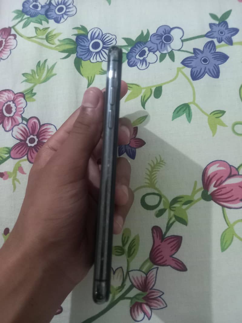 Apple iPhone X 5
