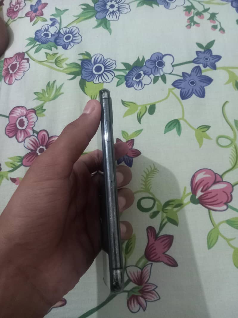 Apple iPhone X 6